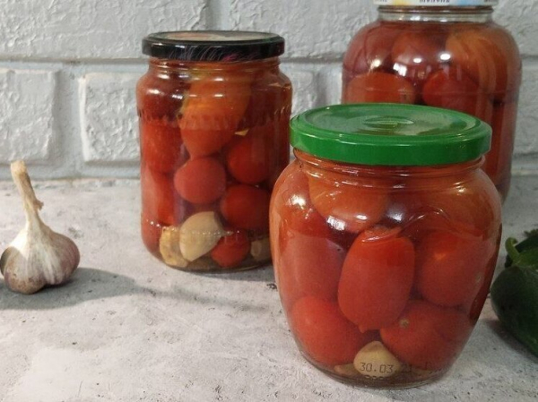 Маринованные помидоры с чесноком. Рецепт