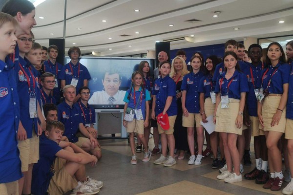 Наш ответ американскому послу Саманте Смит: как живет кумир советских школьников Катя Лычева