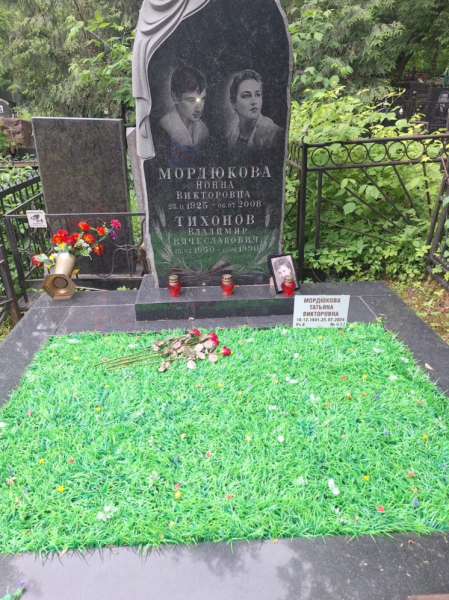 Скандал из-за могилы Нонны Мордюковой: родных актрисы обвинили в вандализме