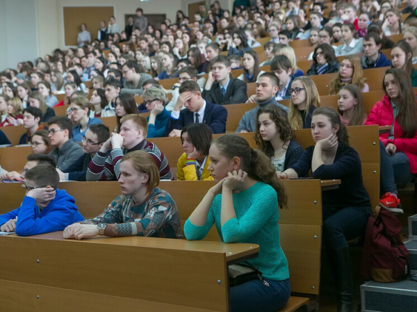 Специалисты в сфере образования рассказали, какие профессии выбрать студентам в 2025 году