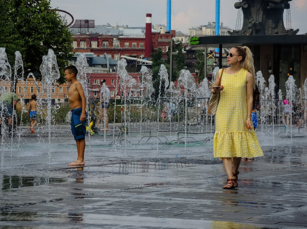 Столичных туристов спешат обвинить во всех грехах сразу: требовательные, высокомерные, а еще из-за них все подорожало