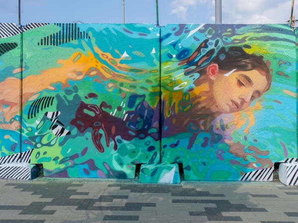 У Курского вокзала выросла 100-метровая волна