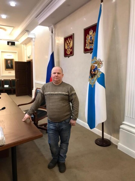 «Живу в коридоре, сплю на полу»: сирота больше 30 лет ждет положенную по закону квартиру