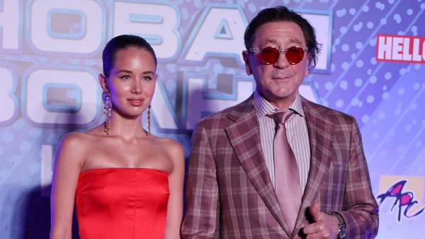 Григорий Лепс подарил невесте браслет стоимостью в квартиру Григорий Лепс подарил невесте браслет стоимостью в квартиру