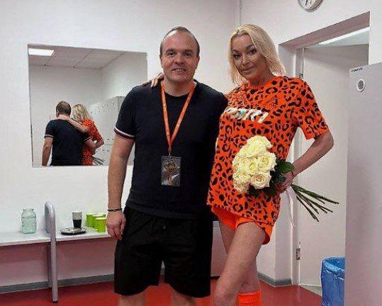 Александр Серов назвал Анастасию Волочкову "нетрезвой бабой" Александр Серов назвал Анастасию Волочкову "нетрезвой бабой"