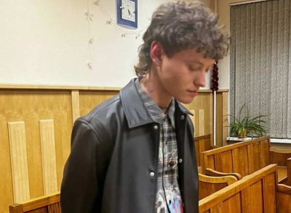 Певцу Шарлоту отказали в отправке в зону СВО Певцу Шарлоту отказали в отправке в зону СВО