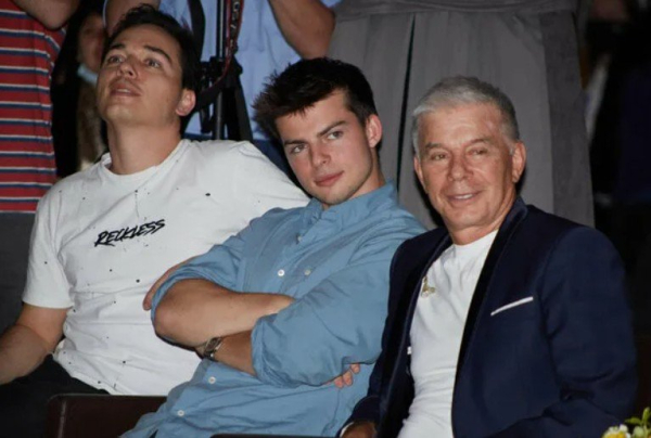 Приемного сына Олега Газманова развел мошенник Приемного сына Олега Газманова развел мошенник