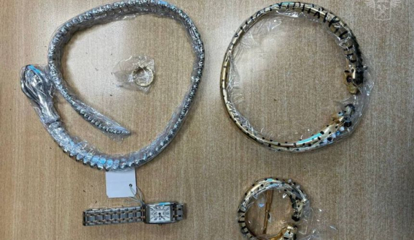 Туриста с поддельными украшениями Tiffany и BVLGARI задержали в Шереметьево Туриста с поддельными украшениями Tiffany и BVLGARI задержали в Шереметьево