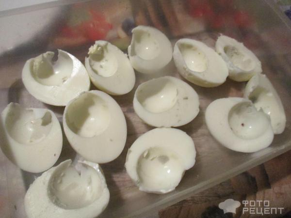 Рецепт: Закуска "Фаршированные яйца" - с недорогой рыбной консервой Рецепт: Закуска "Фаршированные яйца" - с недорогой рыбной консервой