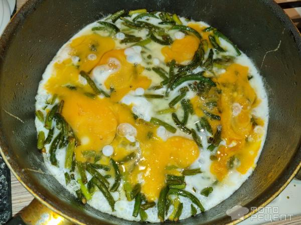 Рецепт: Яичница с чесночными стрелками - Вкуснятина из подножного корма Рецепт: Яичница с чесночными стрелками - Вкуснятина из подножного корма