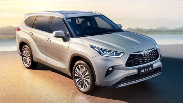 Кроссовер Toyota Highlander обрел новый интерьер Кроссовер Toyota Highlander обрел новый интерьер
