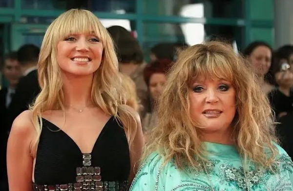 Алла Пугачева расстроена запретом заезда в Латвию для Кристины Орбакайте Алла Пугачева расстроена запретом заезда в Латвию для Кристины Орбакайте