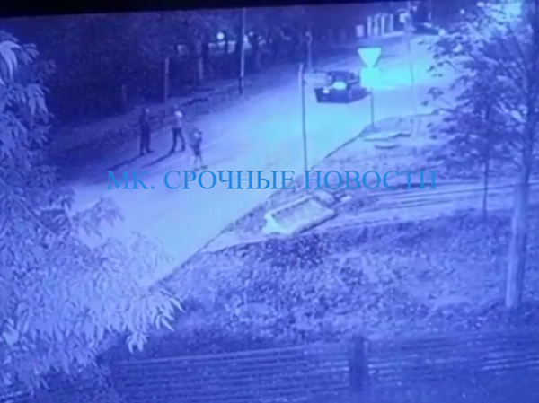 Агрессивный водитель с топором напал на таксиста во время дорожного конфликта