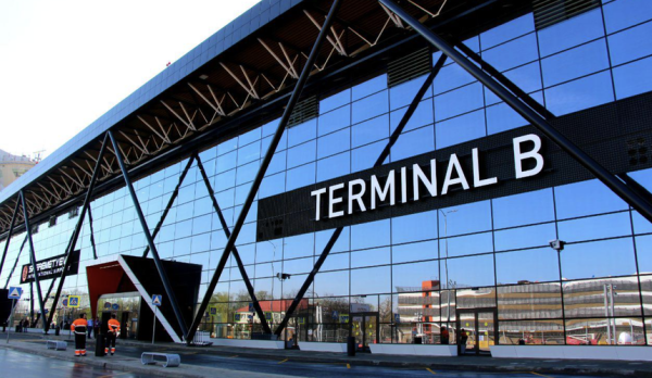 Авиакомпания оставила малолетнюю пассажирку без гостиницы при смене рейса