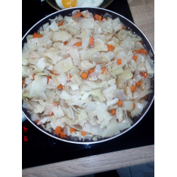 Рецепт: Капуста, тушеная с пивом - с почками, яблоками, черносливом и брусникой Рецепт: Капуста, тушеная с пивом - с почками, яблоками, черносливом и брусникой