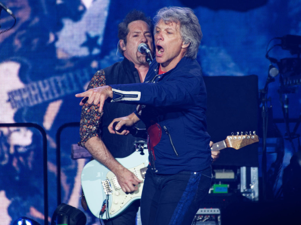 Bon Jovi опровергли слухи об уходе барабанщика Тико Торреса