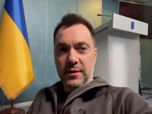"Что происходит?": в России задали один вопрос после прогулки Собчак с Арестовичем*