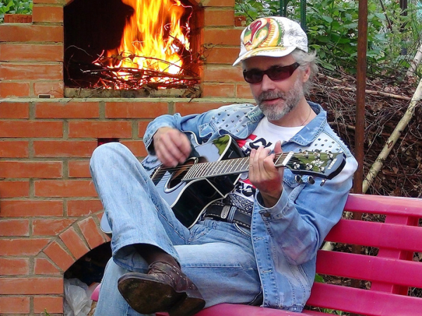 Деревянко на Алтае, Николаев в Подмосковье: как звезды проводят бабье лето