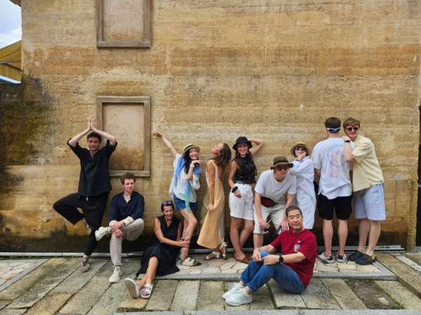 Дракон и лошадь: чем поражает театральная деревня в Китае