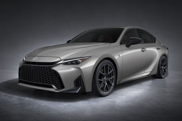 Седан Lexus IS: рестайлинг вместо прощания Седан Lexus IS: рестайлинг вместо прощания