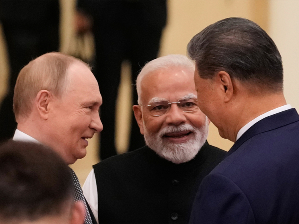 Кошмарный сон коллективного Запада становится явью: Путин, Си и Моди демонстрируют близость