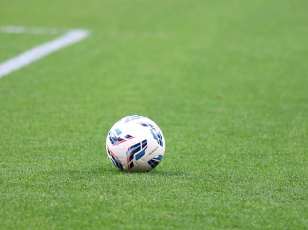 Матч Первой футбольной лиги неожиданно завершился массовой дракой игроков