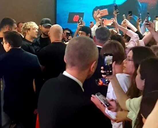 На Егора Крида напала толпа фанатов в кинотеатре