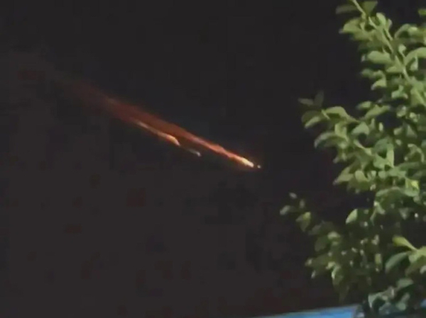 На видео из Китая могло быть столкновение двух техногенных тел, объяснил ученый