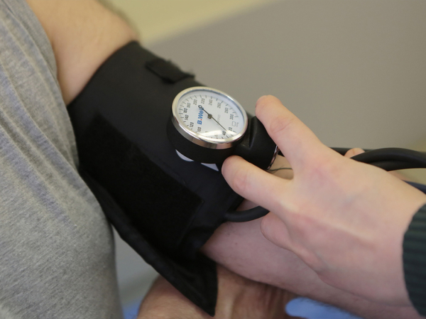 Названы три способа для улучшения здоровья и изменения жизни: быть добрее