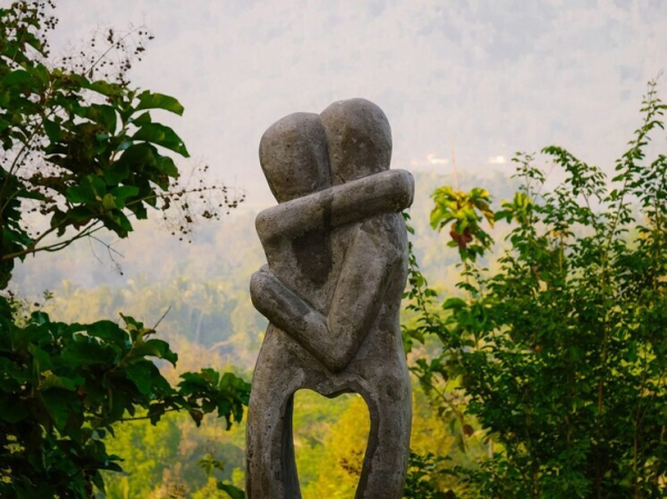 Обнимашки назвали ключом к разгадке сторон человеческой личности