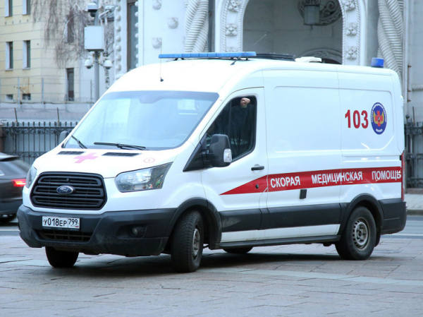 Пьяная девушка пырнула ножом сотрудника караоке-бара в центре Москвы