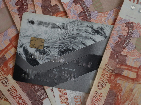 Россиянам раскрыли, когда внесение наличных вызовет у банка подозрения