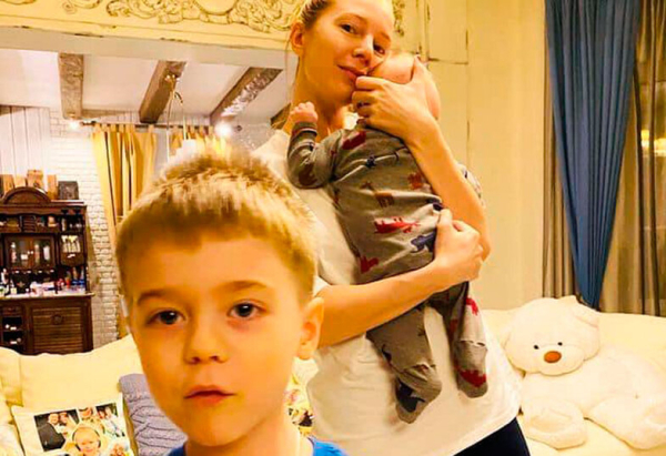 «Смотрю на кормящую женщину, как маньяк»: Подольская рассказала о родах и отношениях в семье