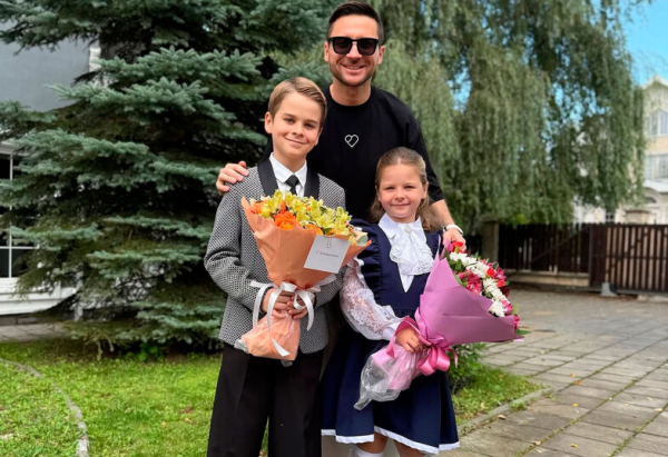 У Розановой внучка, у Кудрявцевой дочка: чьи звездные дети стали первоклашками