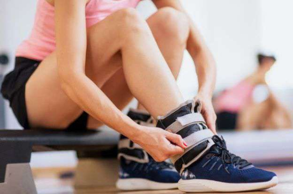 Упражнения с утяжелителями для ног: польза и эффективность Упражнения с утяжелителями для ног: польза и эффективность