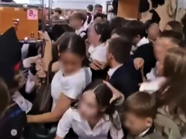 В иркутской школе, где накануне были проблемы с едой, произошла давка