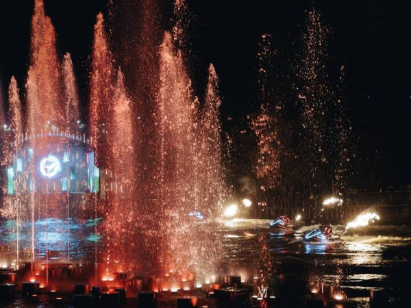 В Кирове открыли светомузыкальный фонтан с отсылкой к кукарскому кружеву