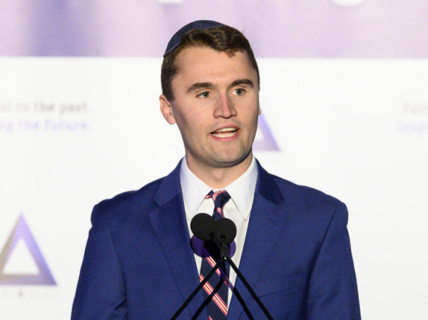 В США убитого политика Чарли Кирка назвали мучеником