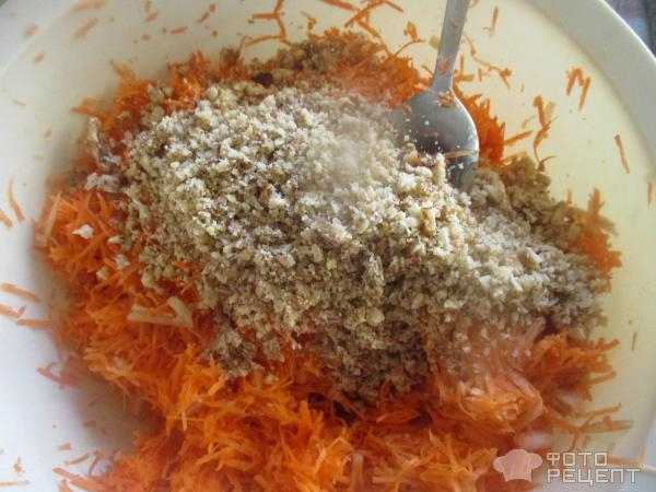 Рецепт: Морковный салат - с чесноком, орехами, яблоками под майонезом Рецепт: Морковный салат - с чесноком, орехами, яблоками под майонезом