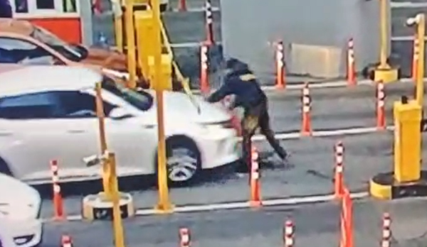 Таксист из Таджикистана сбил сотрудника паркинга в Шереметьево Таксист из Таджикистана сбил сотрудника паркинга в Шереметьево