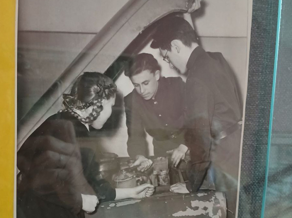 Выпускники московской школы 1950-х увековечили память ее директора
