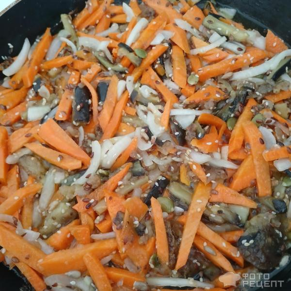 Рецепт: Лапша удон - Удон с баклажанами, морковью и кунжутом на сковороде. Ужин в азиатском стиле.