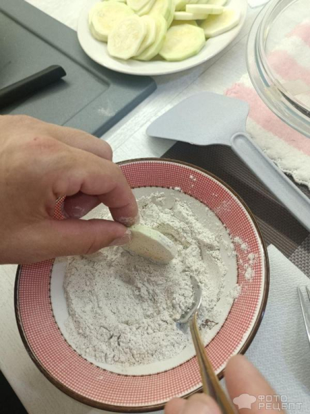 Рецепт: Кабачки жареные, закусочные - С чесноком, классические Рецепт: Кабачки жареные, закусочные - С чесноком, классические