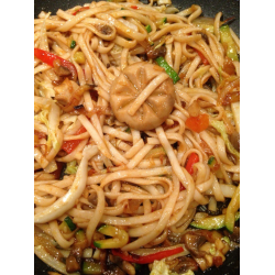 Рецепт: Лапша удон - Удон с баклажанами, морковью и кунжутом на сковороде. Ужин в азиатском стиле.