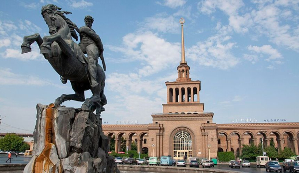 Россияне потратили деньги на несуществующий отель в Ереване и «решал из 90-х» Россияне потратили деньги на несуществующий отель в Ереване и «решал из 90-х»