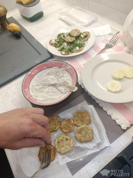 Рецепт: Кабачки жареные, закусочные - С чесноком, классические Рецепт: Кабачки жареные, закусочные - С чесноком, классические