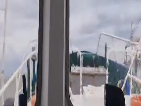 Четыре человека погибли во время путешествия на прогулочном катере в шторм