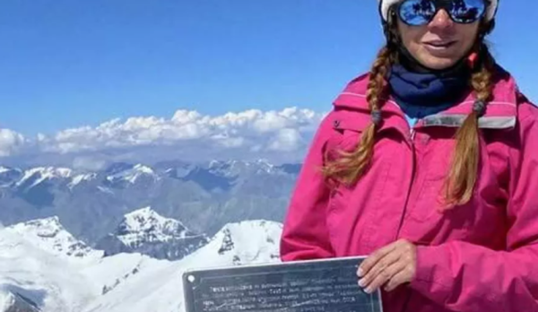 Российская туристка со сломанной ногой застряла на пике Победы в Киргизии Российская туристка со сломанной ногой застряла на пике Победы в Киргизии