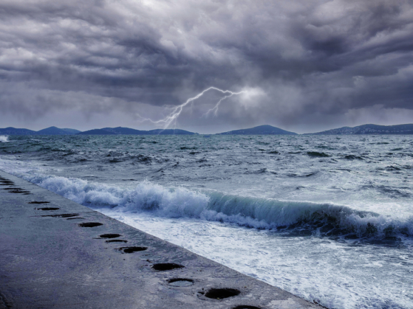 «Эвакуируйтесь быстро»: после Камчатского землетрясения угроза цунами напугала Японию и Америку