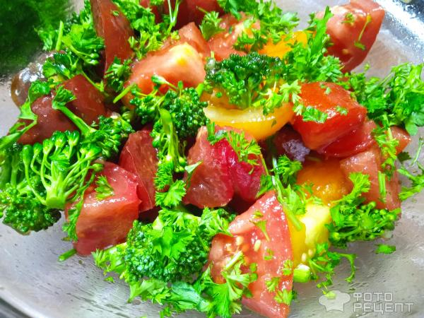 Рецепт: Салат из свежей брокколи - с помидорами и соусом терияки Рецепт: Салат из свежей брокколи - с помидорами и соусом терияки